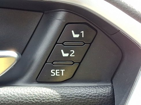 Used 2021 Toyota RAV4 Limited image 27