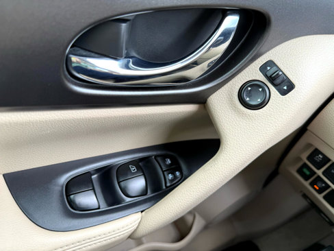Used 2015 Nissan Rogue SV w/ SV Premium Package image 28