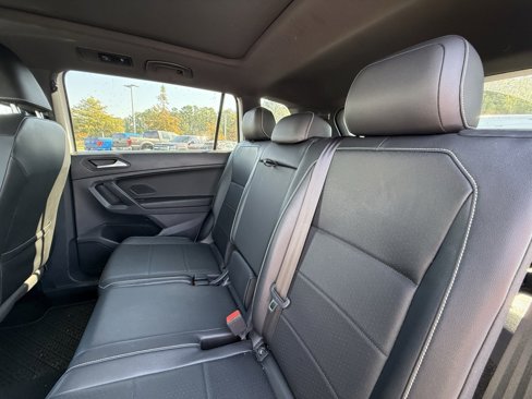 Used 2021 Volkswagen Tiguan SE R-Line image 26