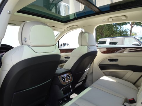Used 2021 Bentley Bentayga image 24