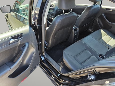 Used 2011 Volkswagen Jetta SE image 19