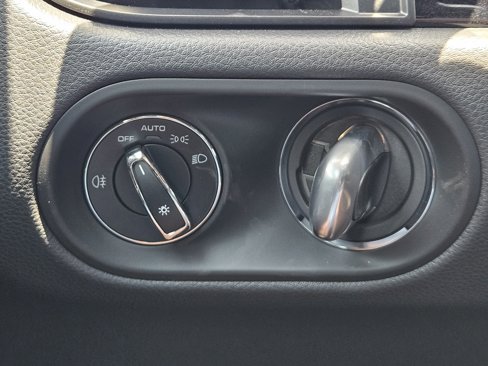 Certified 2025 Porsche Macan Turbo image 29