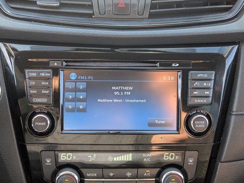 Used 2017 Nissan Rogue SV w/ SV Premium Package image 25