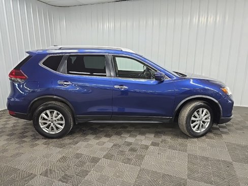 Used 2019 Nissan Rogue SV image 2