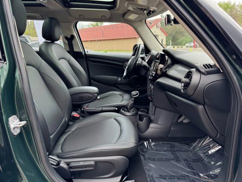 Used 2017 MINI Cooper 4-Door Hardtop image 17