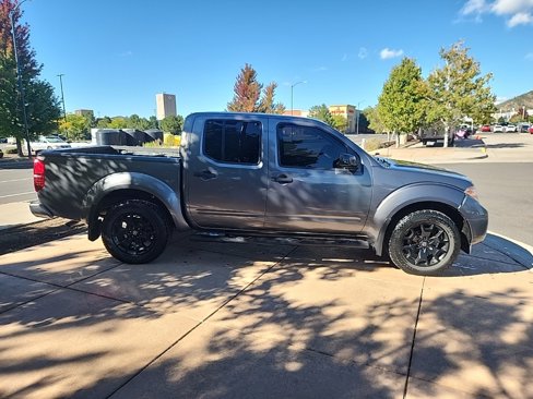 Used 2021 Nissan Frontier SV w/ Midnight Edition Floor Mats image 3