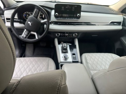 Used 2022 Mitsubishi Outlander SEL image 10