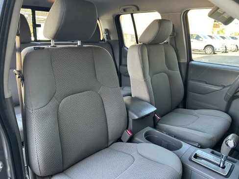 Used 2018 Nissan Frontier SV image 10