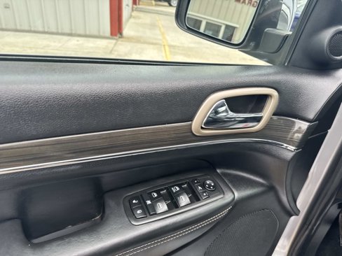 Used 2014 Jeep Grand Cherokee Overland w/ Advanced Technology Group image 19