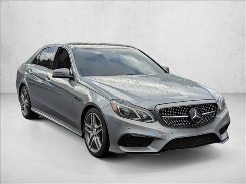 Used 2014 Mercedes-Benz E 550 4MATIC Sedan image 3