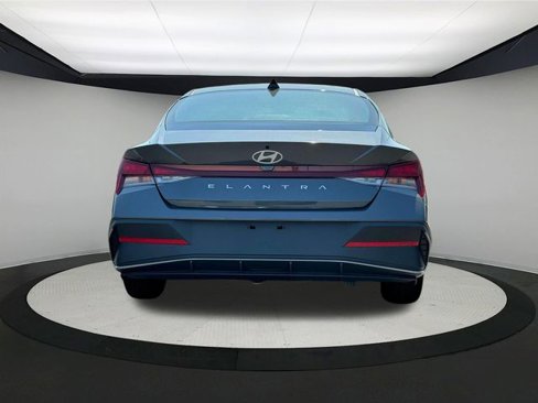New 2025 Hyundai Elantra SE image 6