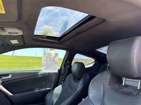 Used 2016 Hyundai Genesis Coupe 3.8 image 25