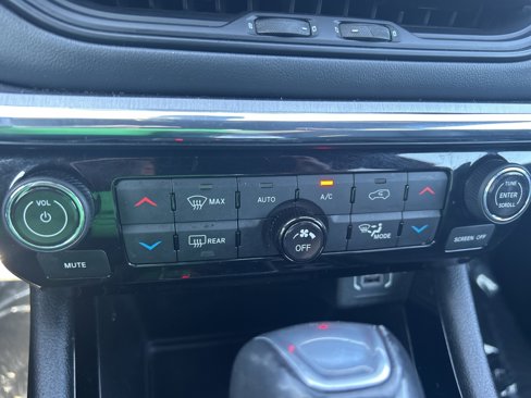 Used 2022 Jeep Compass Limited image 28