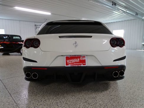 Used 2019 Ferrari GTC4Lusso image 8