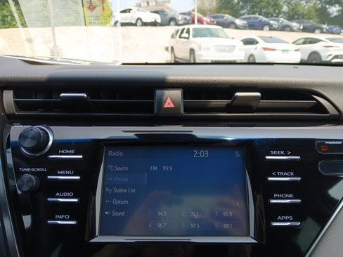 Used 2018 Toyota Camry LE image 13