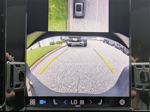 Certified 2025 Volvo XC40 B5 Plus image 21
