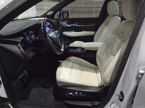Used 2023 Cadillac XT6 Sport image 17
