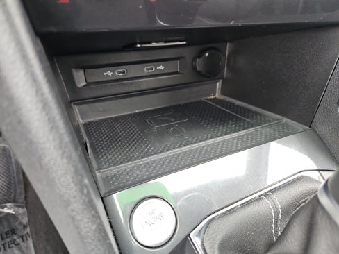 Used 2024 Volkswagen Tiguan SE image 23