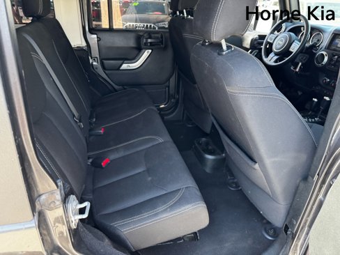 Used 2018 Jeep Wrangler Unlimited Sahara w/ Connectivity Group image 26