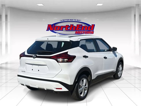 Used 2022 Nissan Kicks S image 4