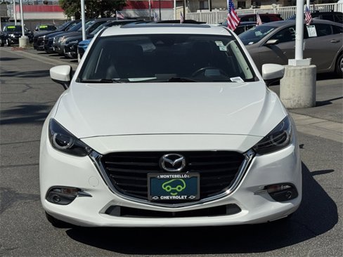 Used 2018 MAZDA MAZDA3 Grand Touring image 2