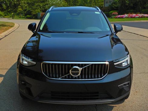 Used 2025 Volvo XC40 B5 Plus image 4