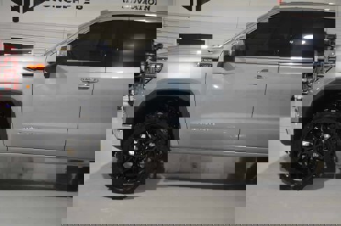 Used 2025 GMC Sierra 1500 SLT image 5