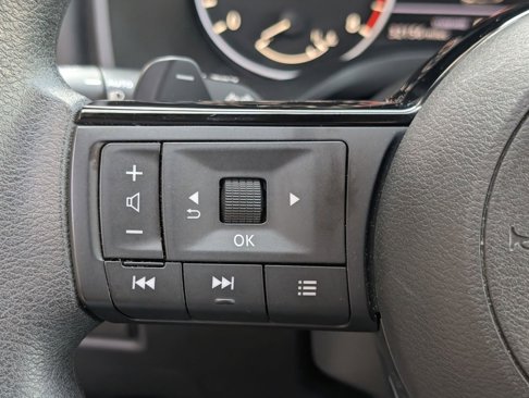 Used 2023 Nissan Rogue SV image 18