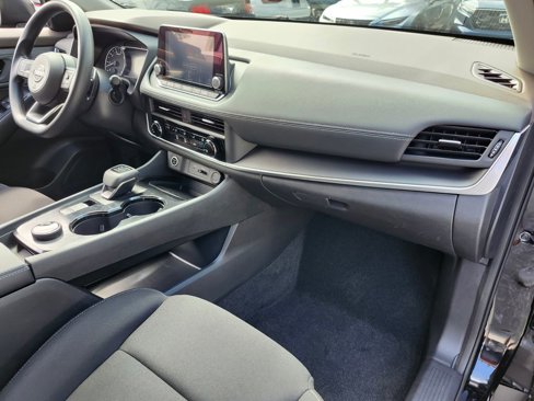 Used 2023 Nissan Rogue S image 16