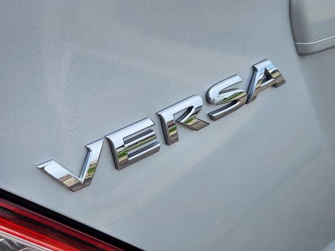 Used 2019 Nissan Versa S image 11