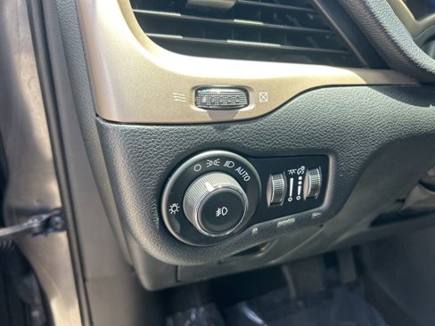Certified 2015 Jeep Cherokee Limited image 38