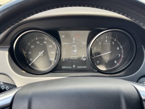 Used 2018 Land Rover Discovery Sport SE image 23