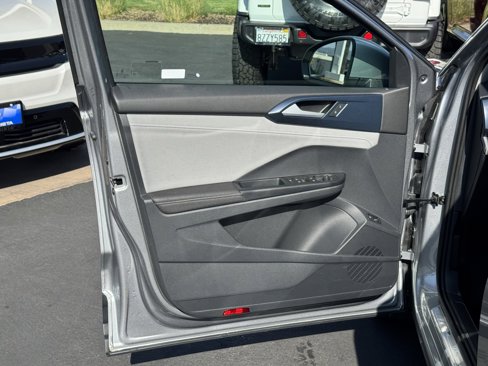 Used 2024 Volkswagen Taos SE w/ Panoramic Sunroof Package image 13