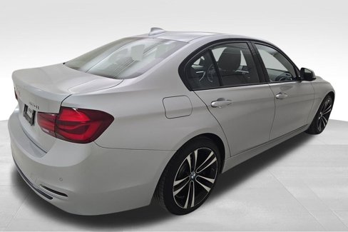 Used 2018 BMW 330i xDrive Sedan w/ Convenience Package image 9