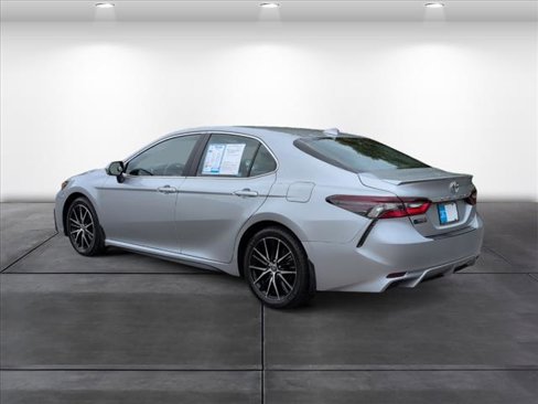 Used 2022 Toyota Camry SE image 3