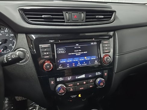 Used 2019 Nissan Rogue SV image 24