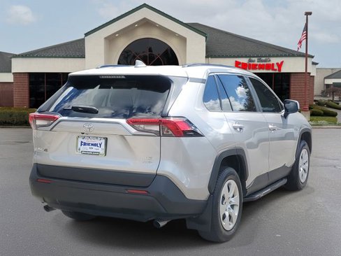 Used 2020 Toyota RAV4 LE image 4