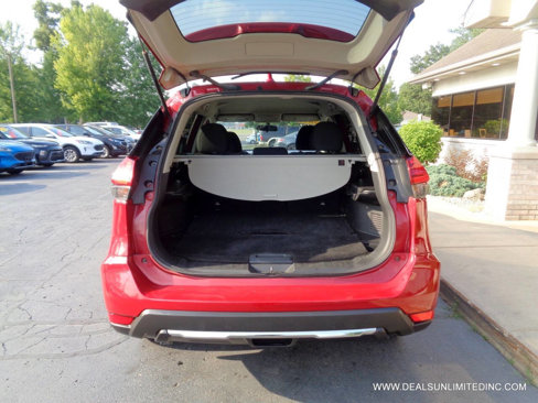 Used 2017 Nissan Rogue SV image 19