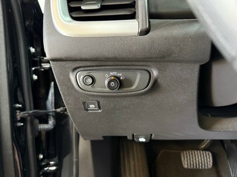 Used 2023 GMC Terrain SLE w/ Driver Convenience Package image 16