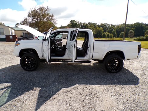 Used 2022 Toyota Tacoma Limited image 19