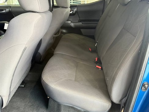 Used 2017 Toyota Tacoma TRD Sport image 32