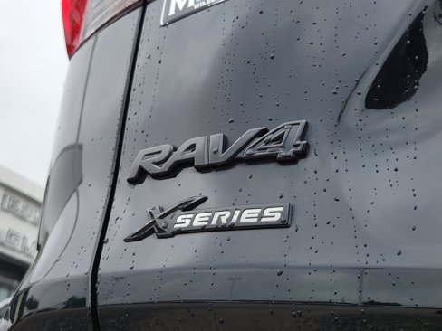 Used 2021 Toyota RAV4 LE image 40