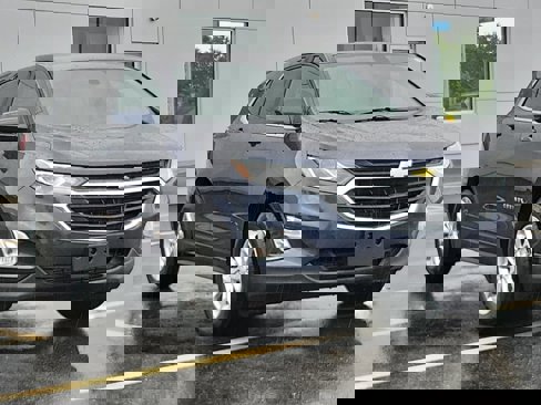Used 2018 Chevrolet Equinox LT image 2