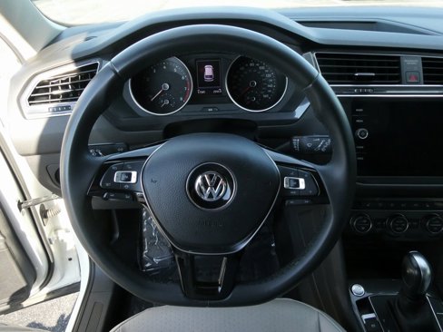 Used 2020 Volkswagen Tiguan SE image 4