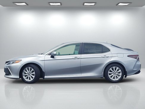 Used 2023 Toyota Camry LE image 7