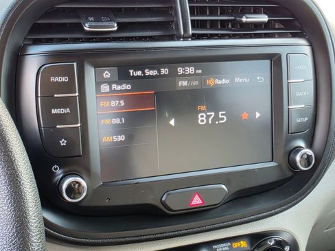 Used 2023 Kia Soul LX image 24
