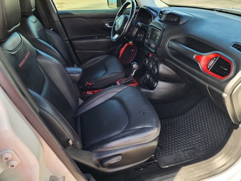 Used 2016 Jeep Renegade Trailhawk w/ Premium Trailhawk Package image 12