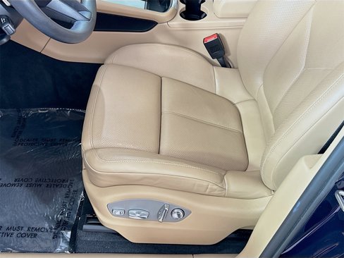 Certified 2022 Porsche Macan image 16