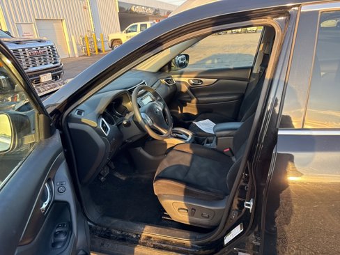Used 2016 Nissan Rogue SV w/ SV Premium Package image 10