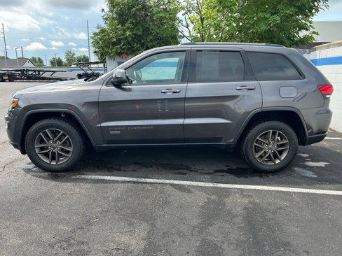 Used 2016 Jeep Grand Cherokee Laredo 75th Anniversary image 2
